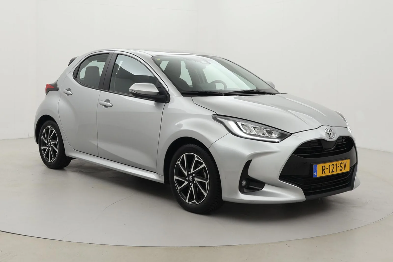 Toyota Yaris (2022) — foto 1