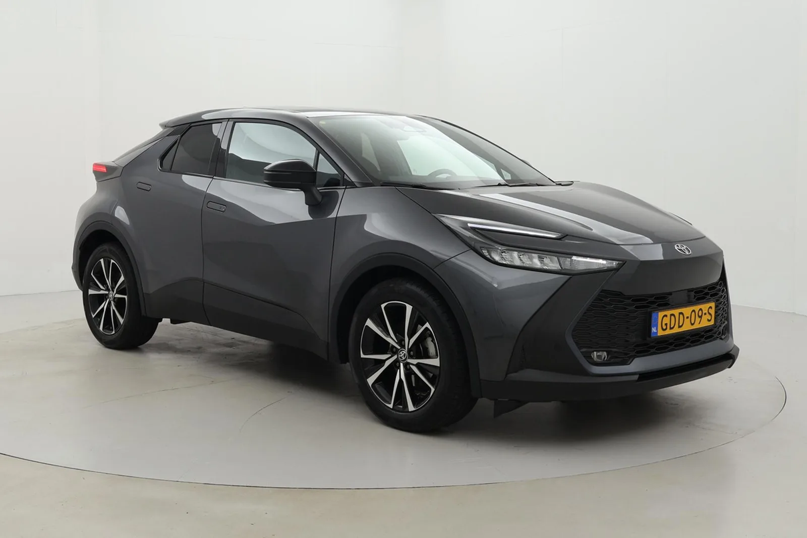 Toyota C-HR (2024) — foto 1