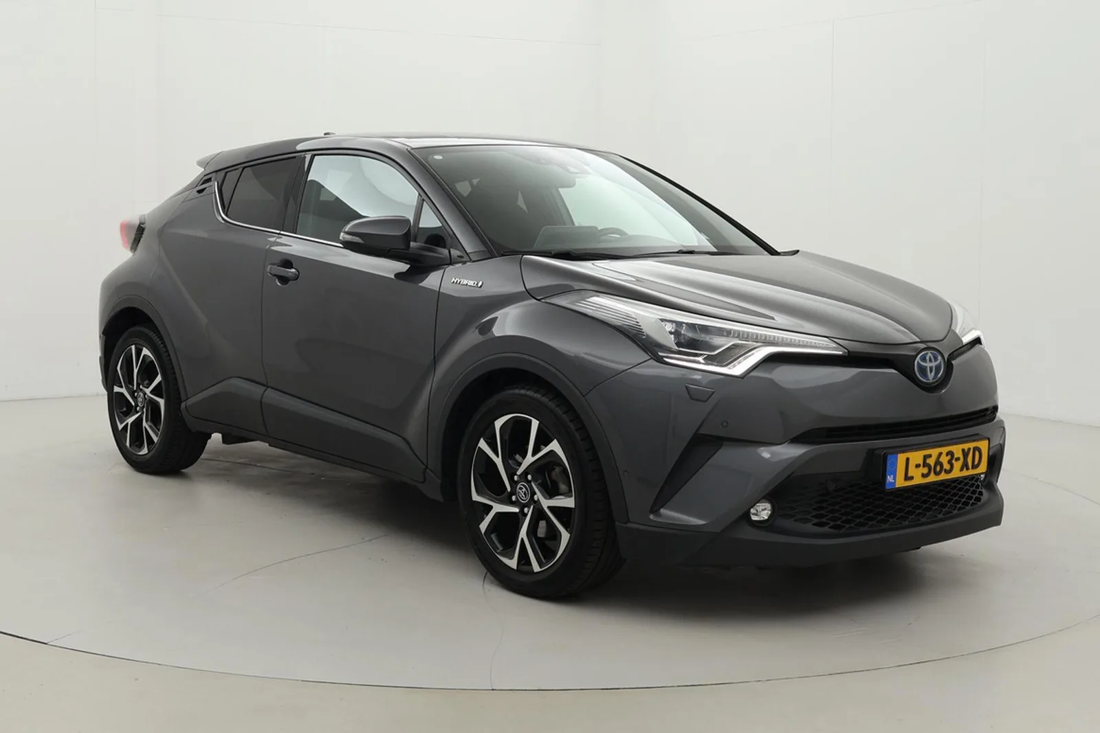 Toyota C-HR (2019) — foto 1