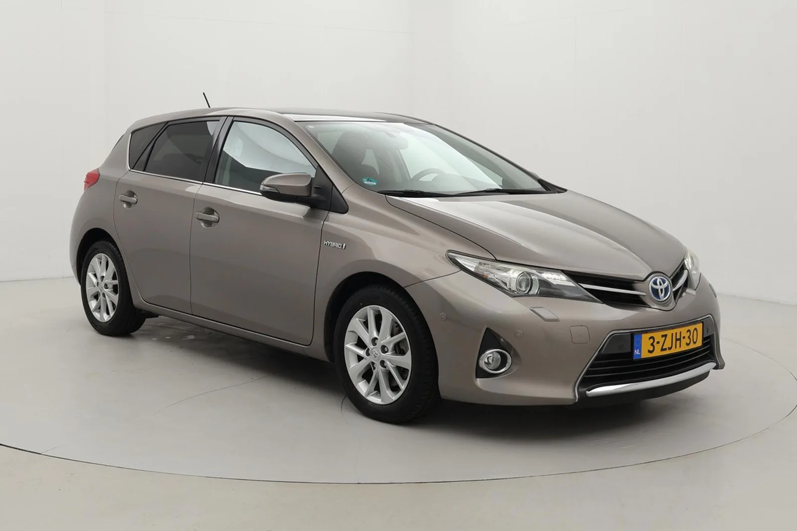 Toyota Auris (2015) — foto 1