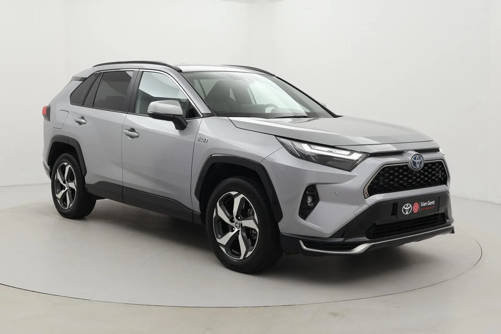 Toyota RAV4 (2023) — foto 1
