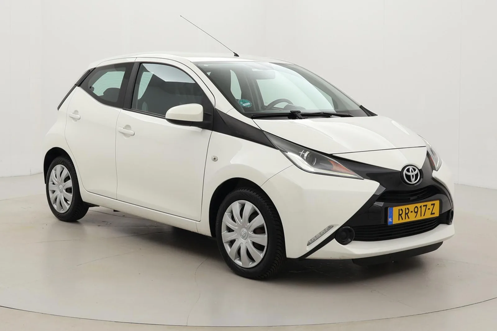 Toyota Aygo (2016) — foto 1