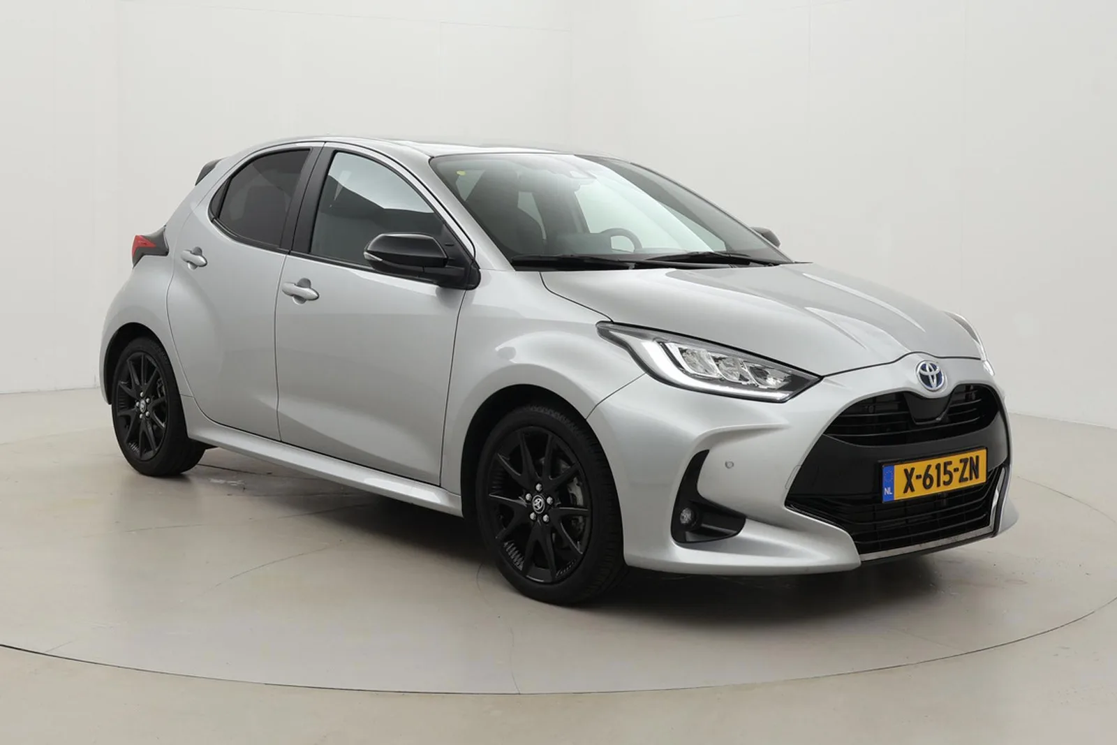 Toyota Yaris (2023) — foto 1