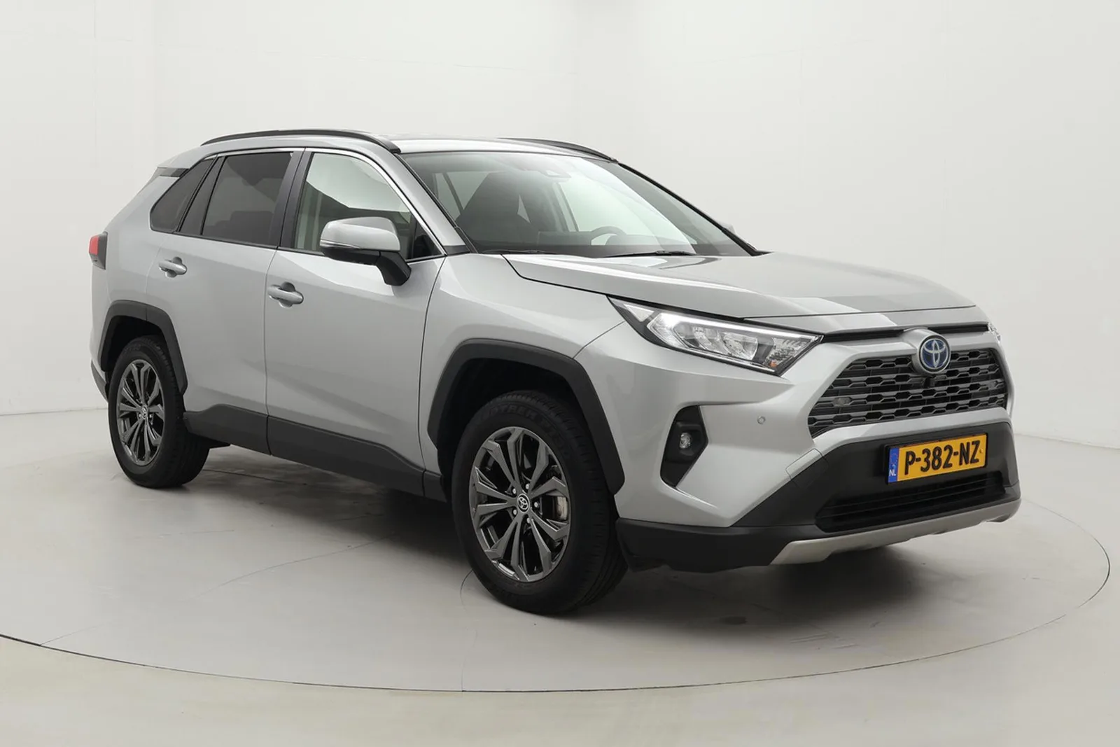 Toyota RAV4 (2022) — foto 1