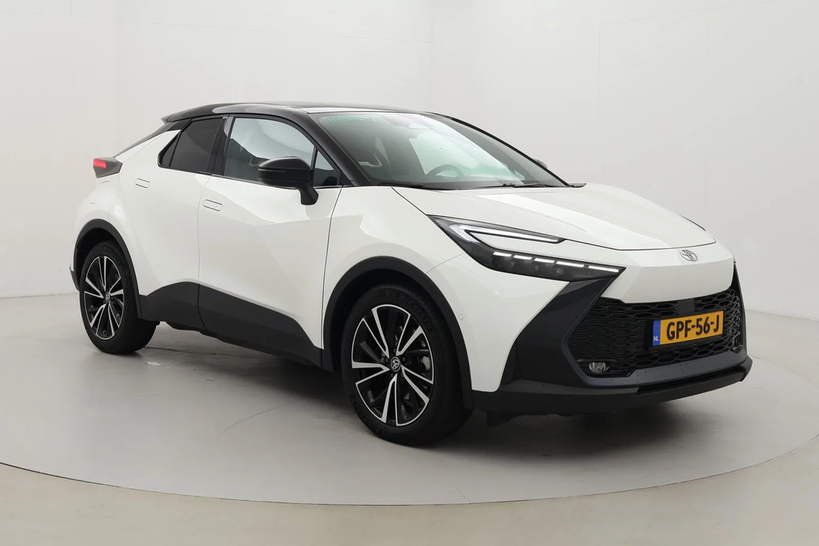 Toyota C-HR (2024) — foto 1