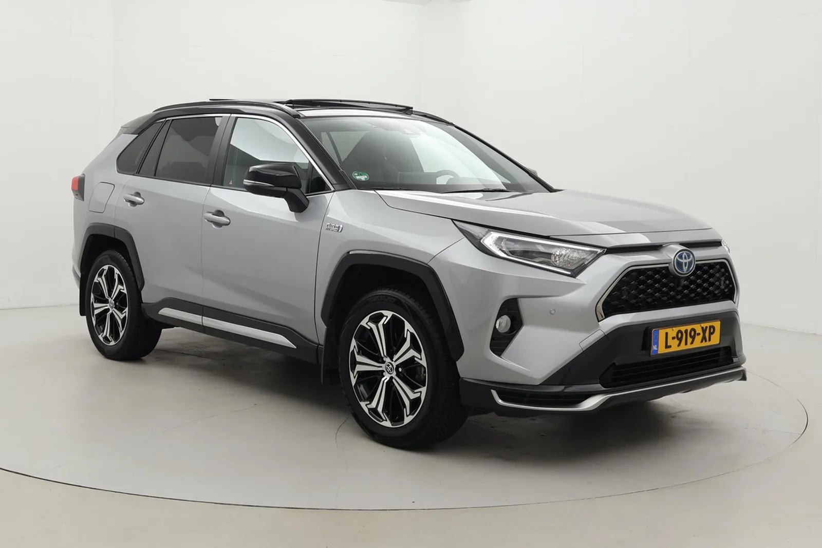 Toyota RAV4 (2021) — foto 1