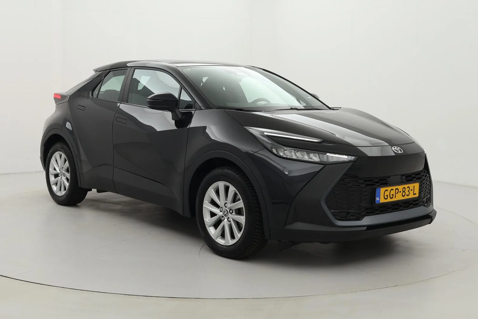 Toyota C-HR (2024) — foto 1