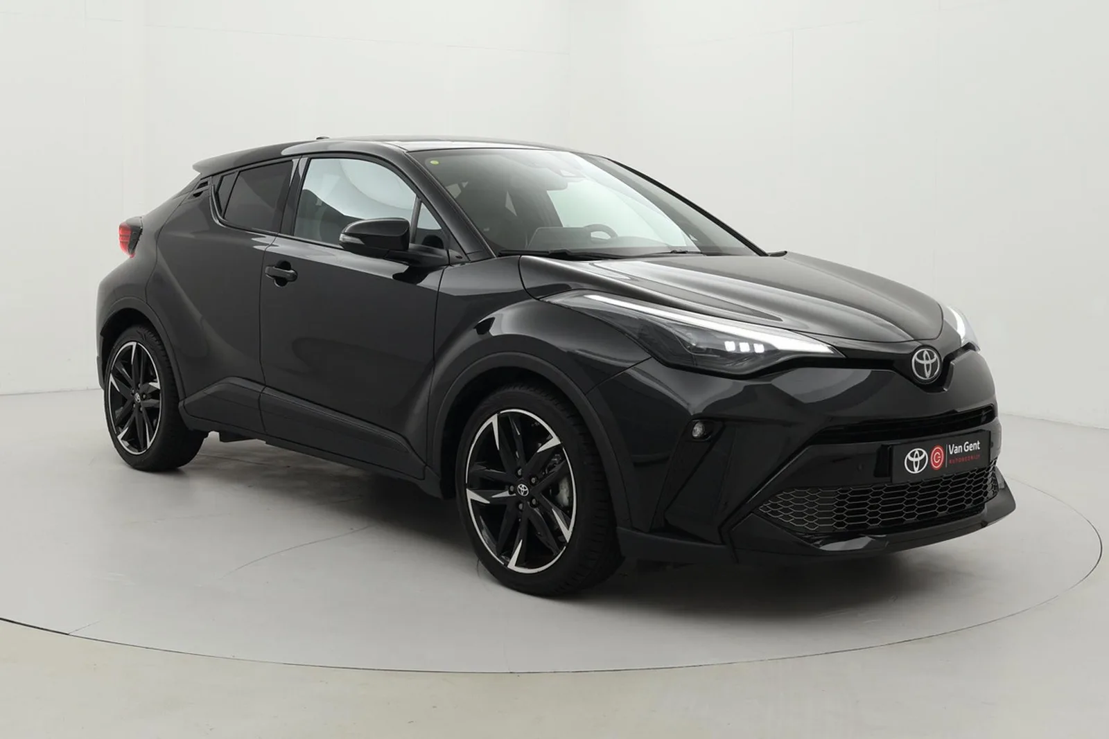 Toyota C-HR (2023) — foto 1