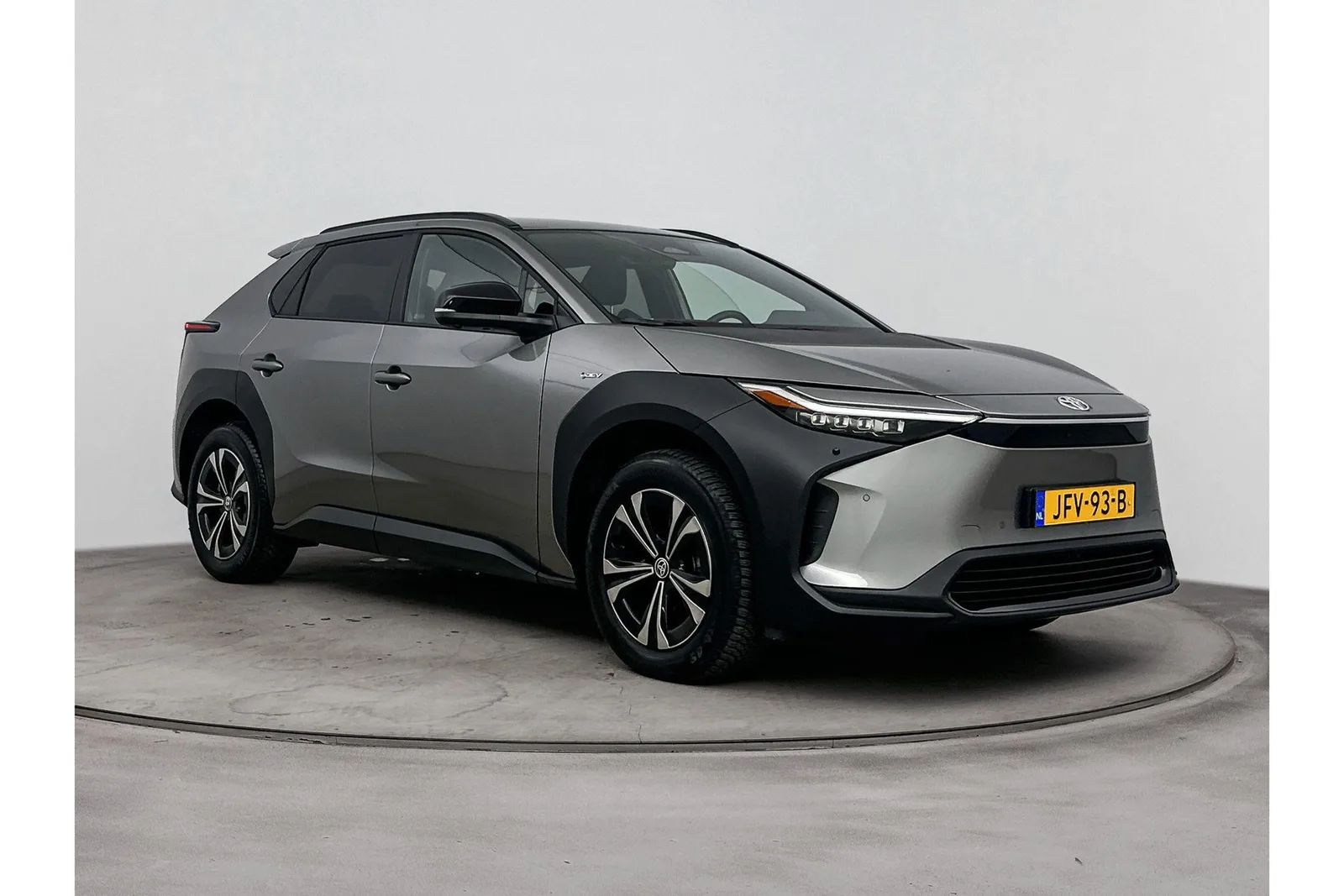 Toyota bZ4X (2025) — foto 1