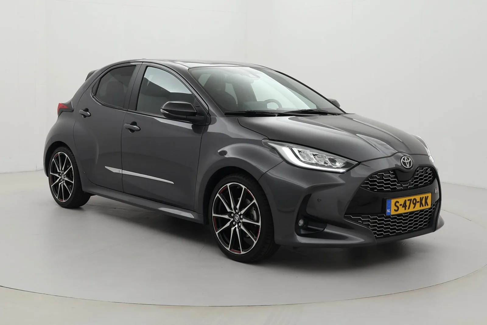Toyota Yaris (2023) — foto 1
