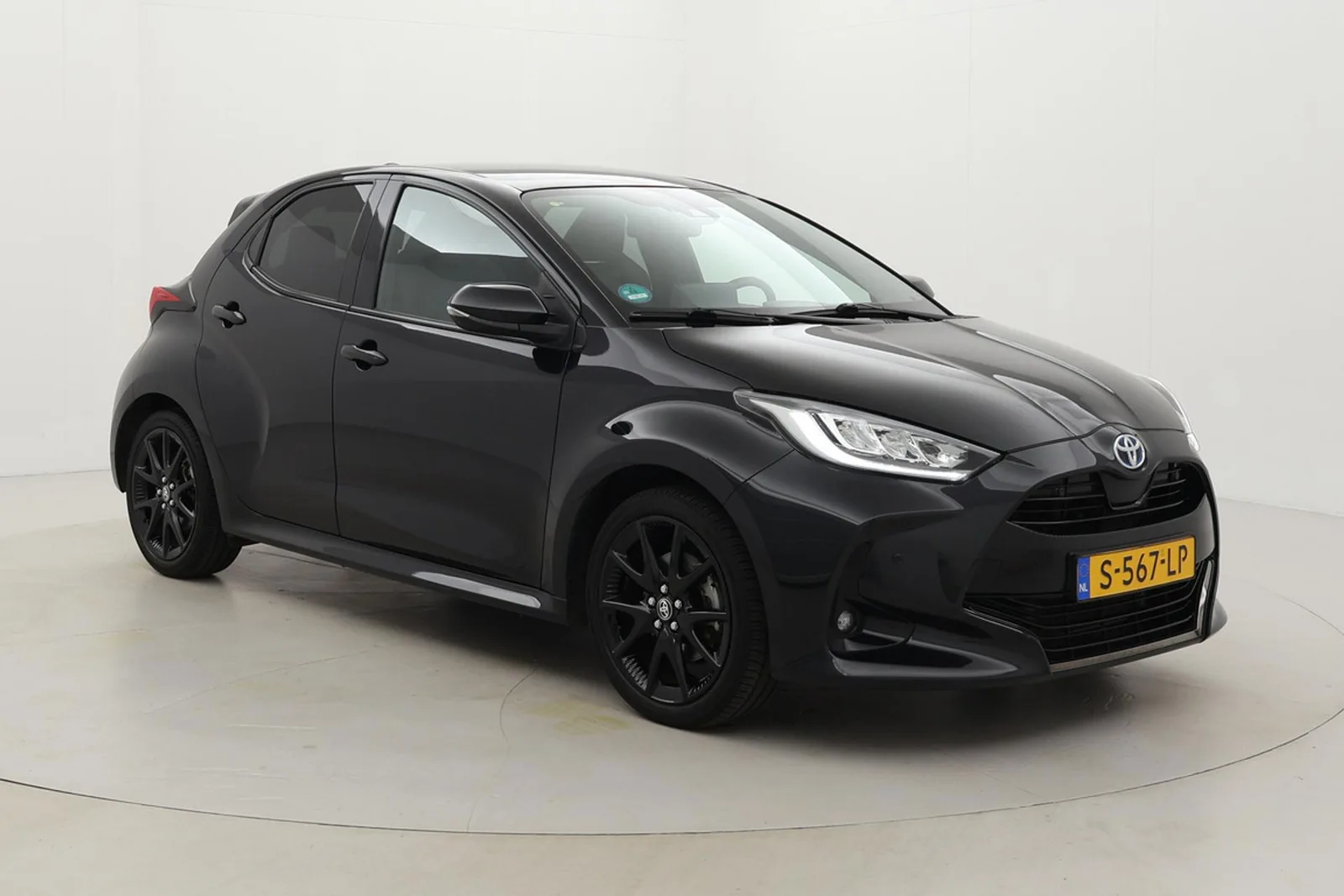 Toyota Yaris (2023) — foto 1