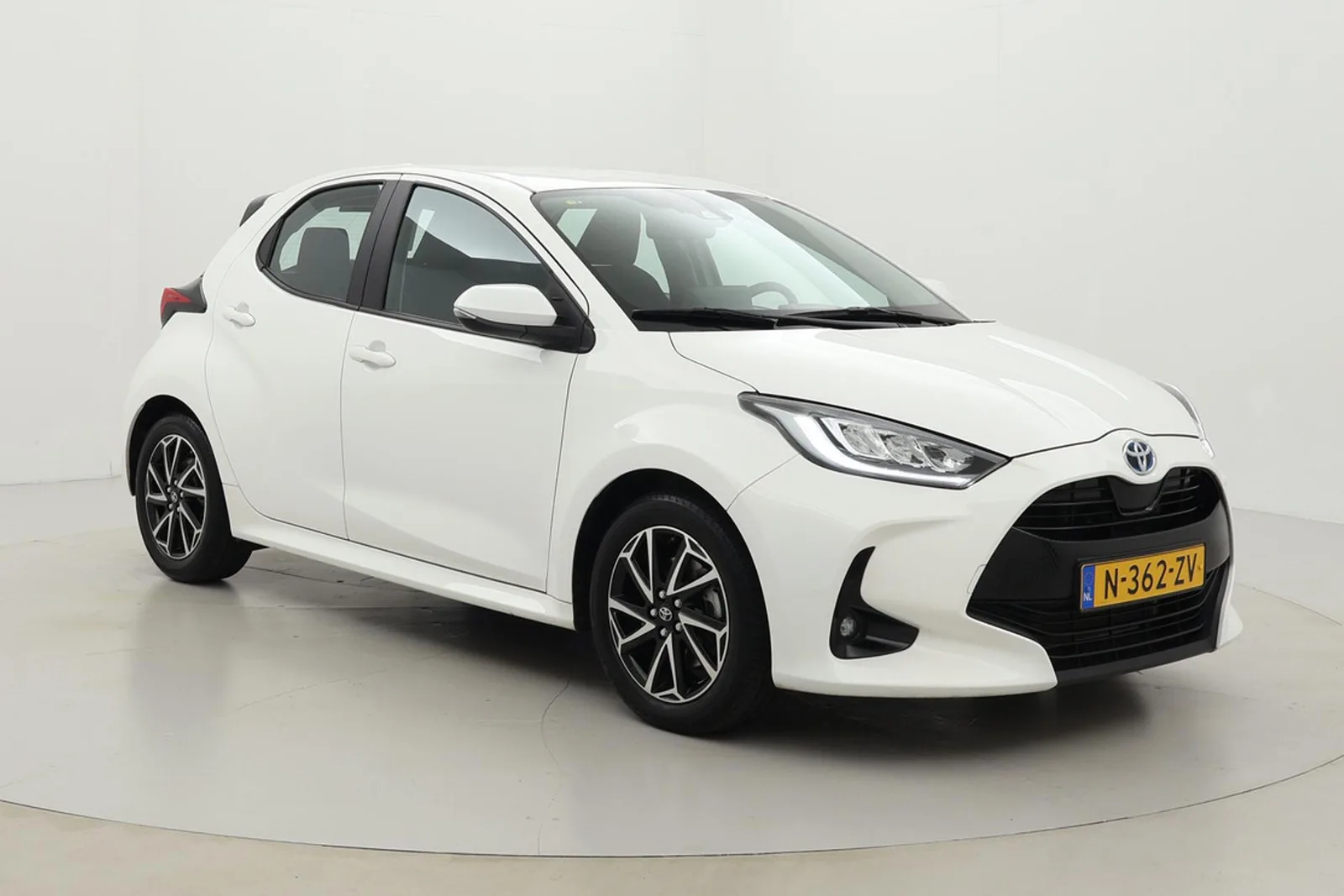 Toyota Yaris (2022) — foto 1