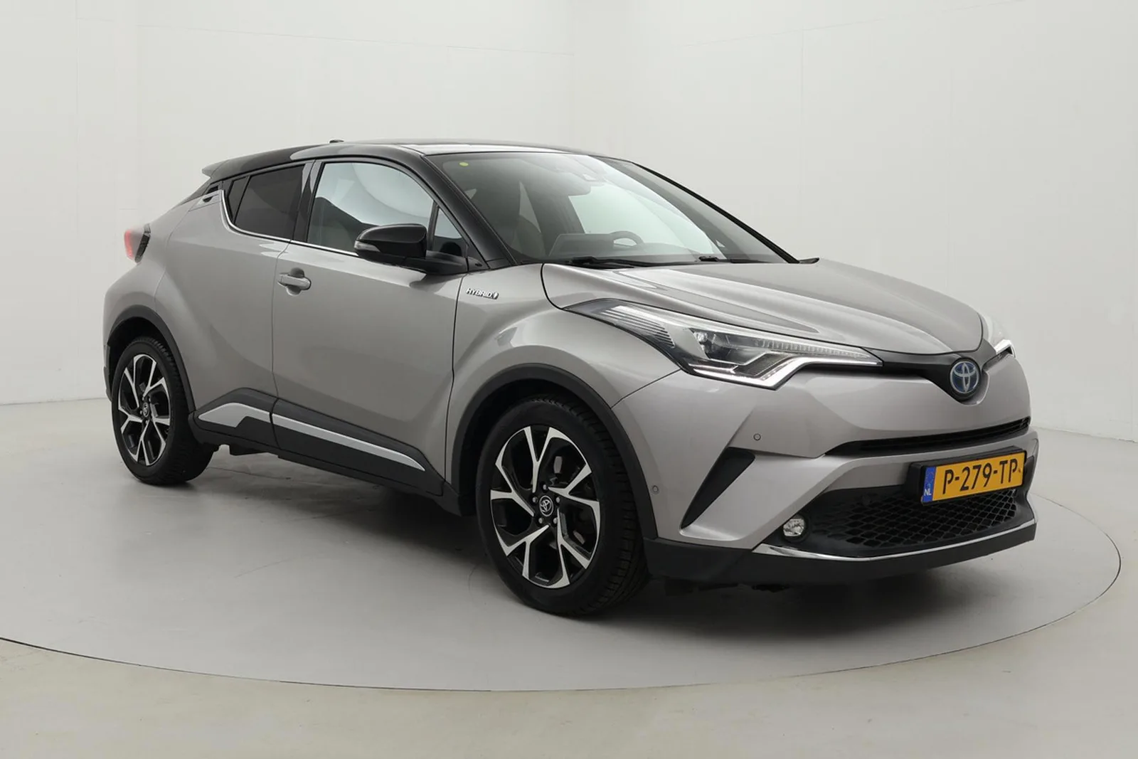 Toyota C-HR (2019) — foto 1