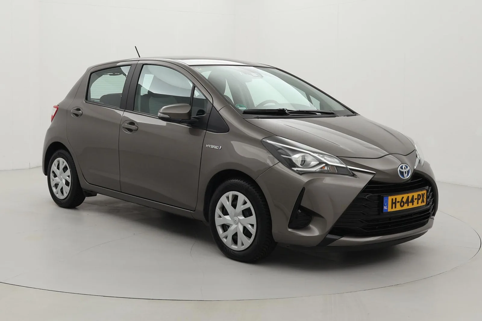 Toyota Yaris (2020) — foto 1