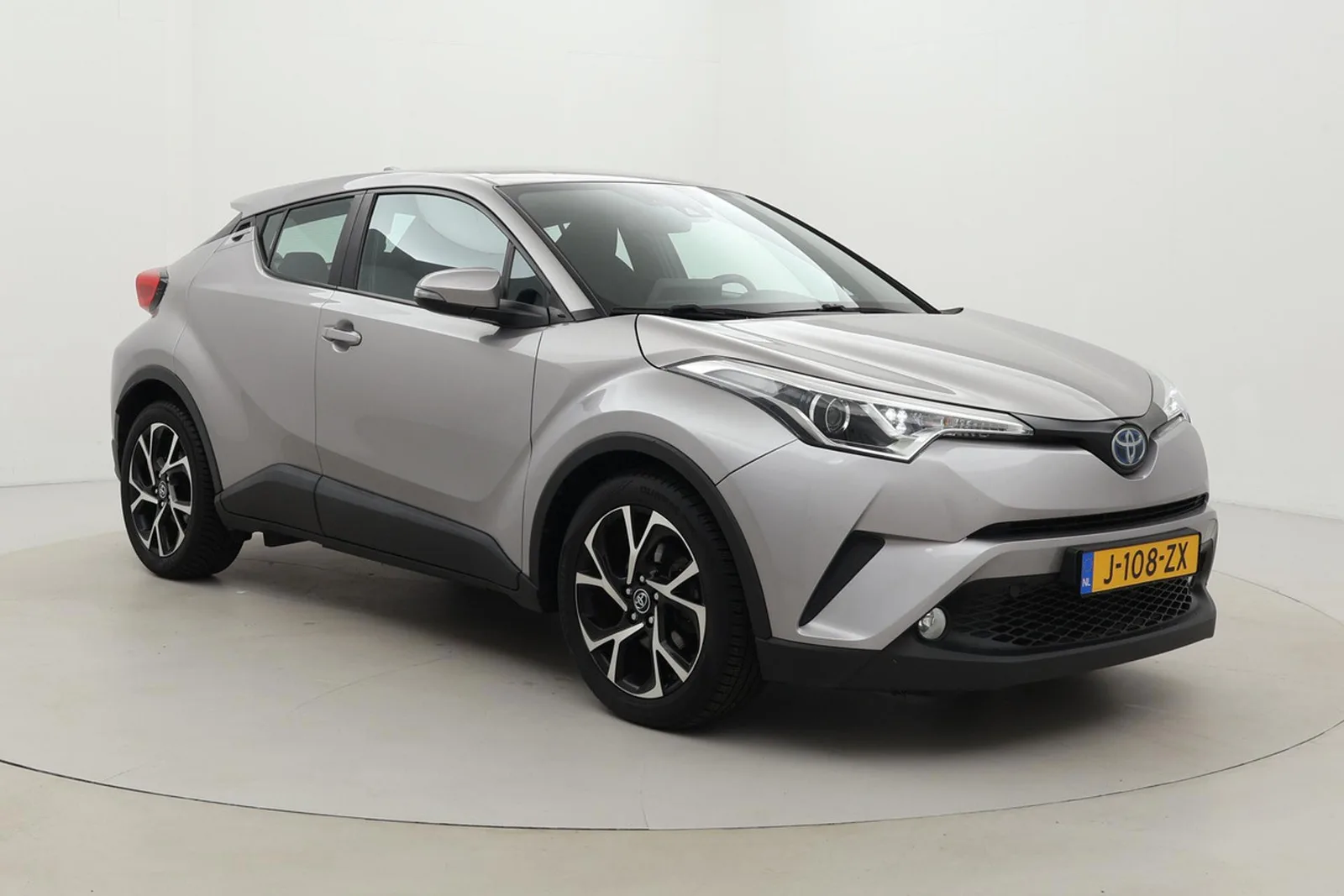 Toyota C-HR (2018) — foto 1