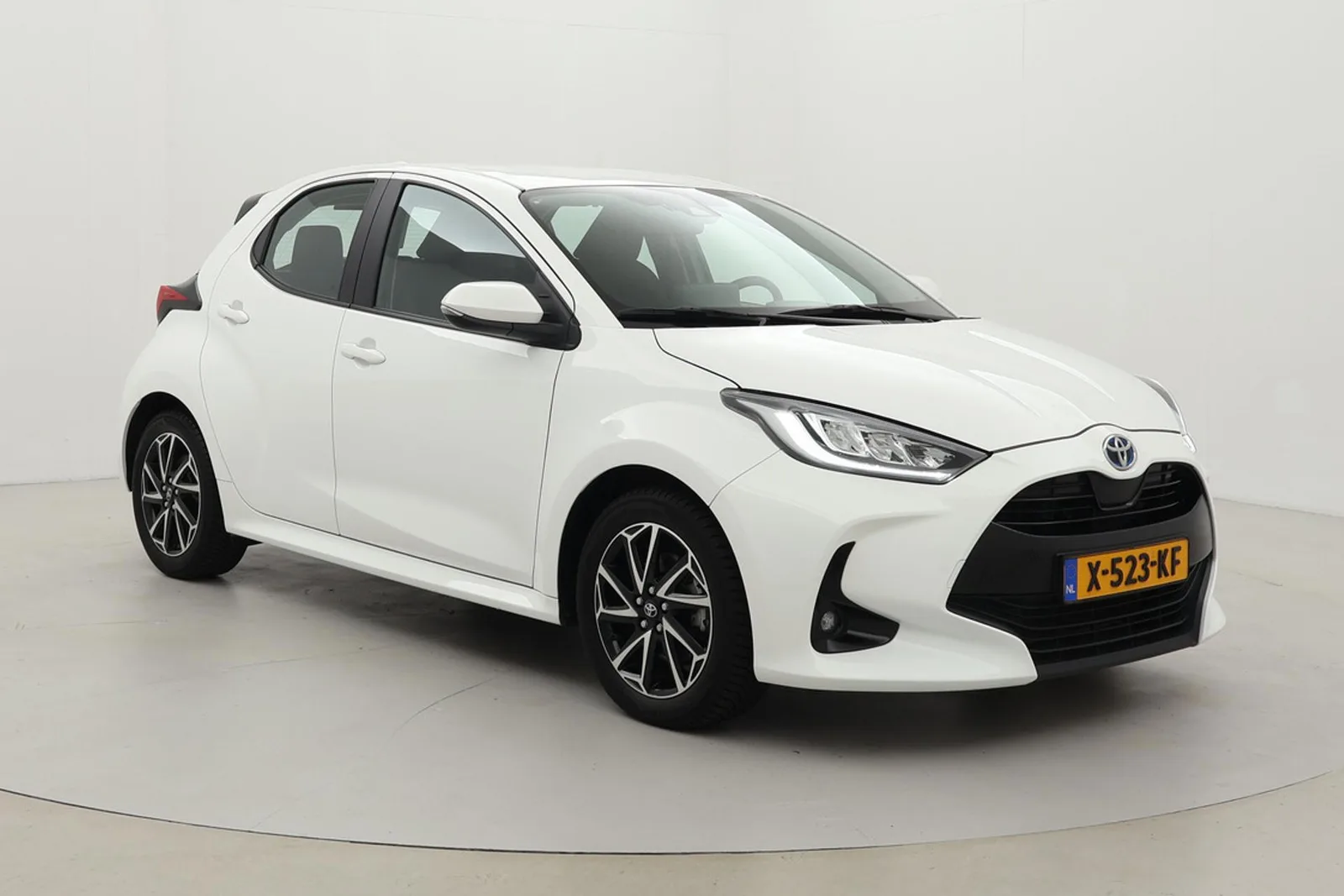 Toyota Yaris (2023) — foto 1