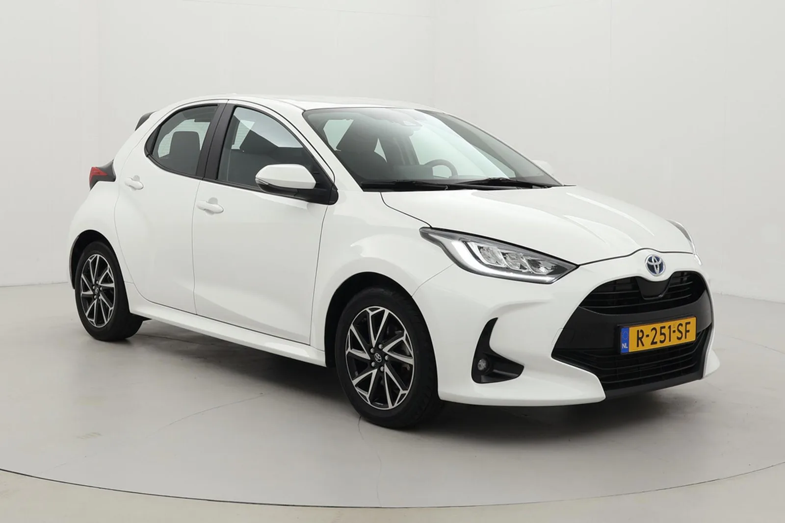 Toyota Yaris (2022) — foto 1
