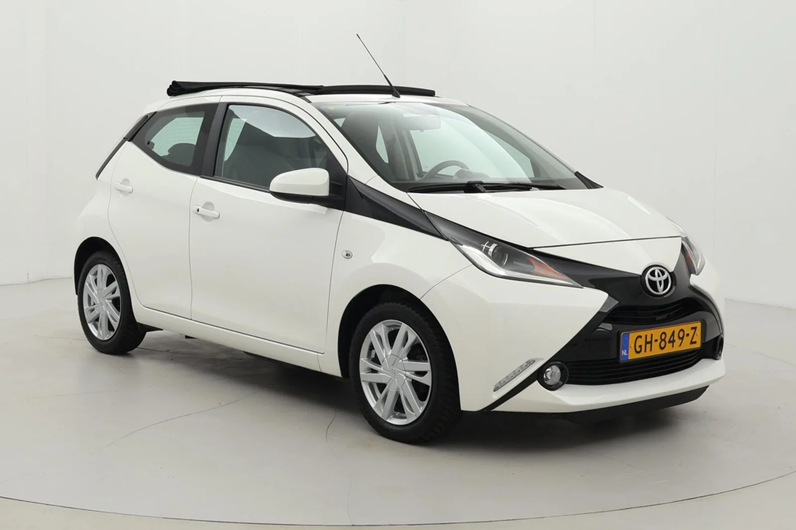 Toyota Aygo (2015) — foto 1