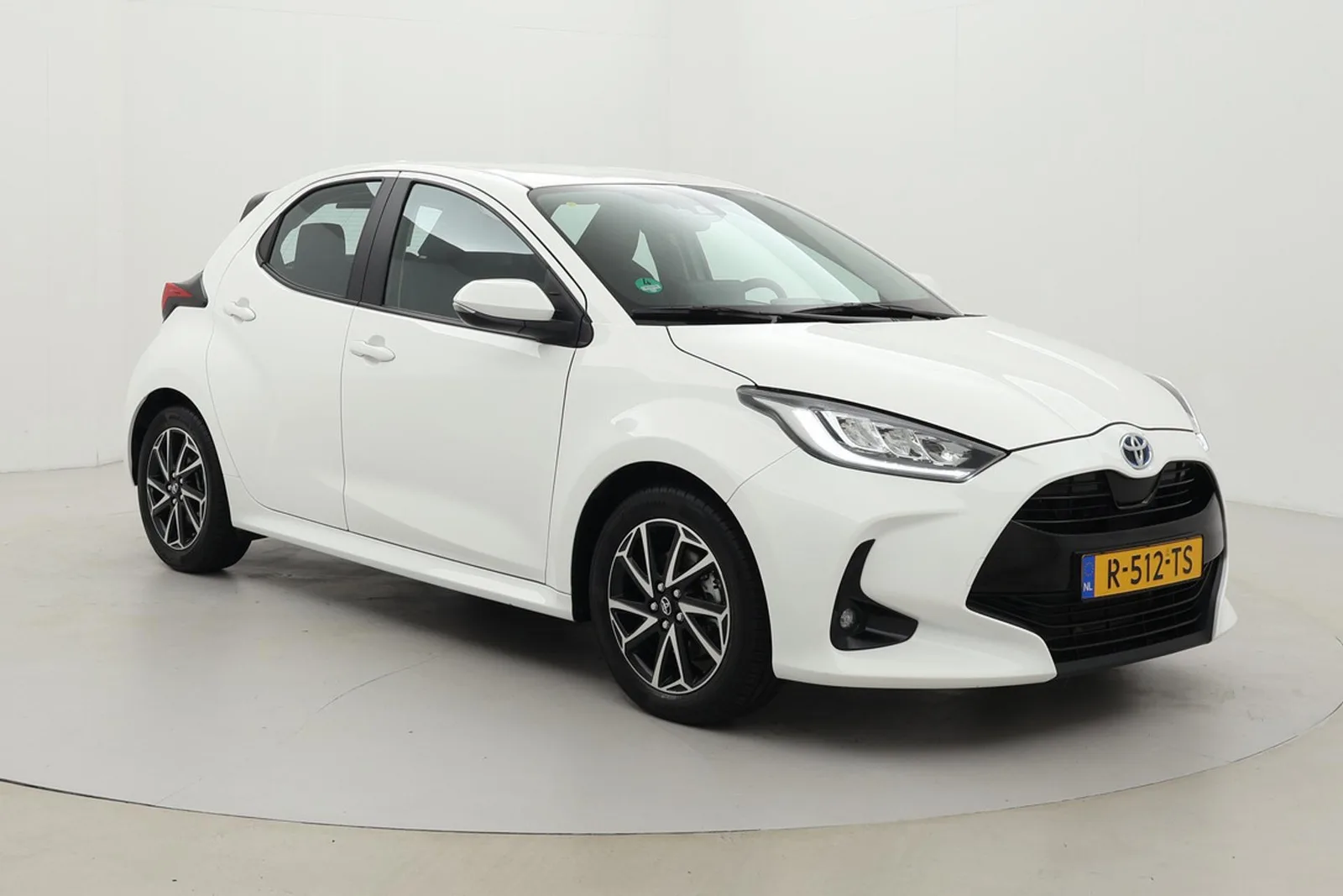 Toyota Yaris (2022) — foto 1