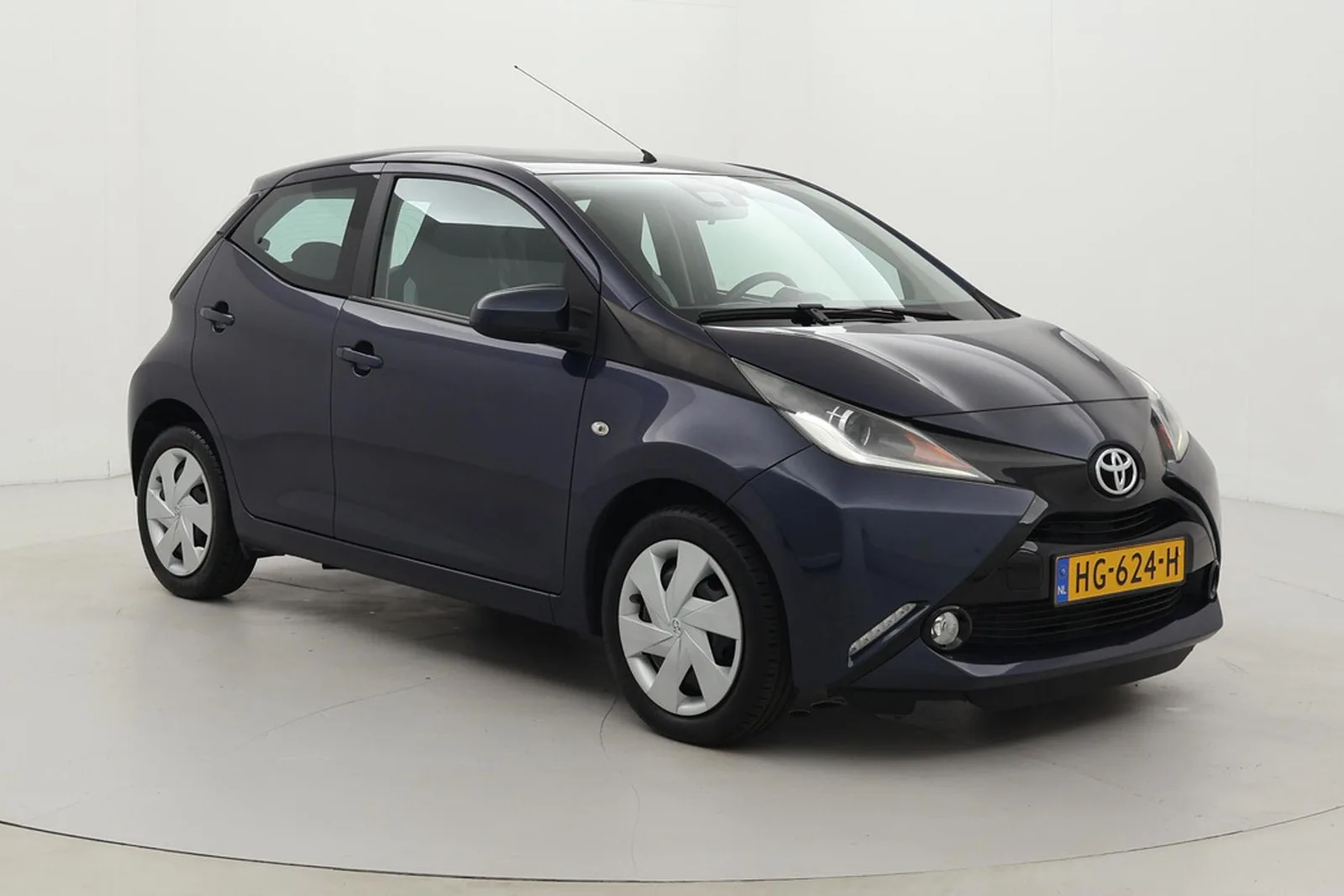 Toyota Aygo (2015) — foto 1