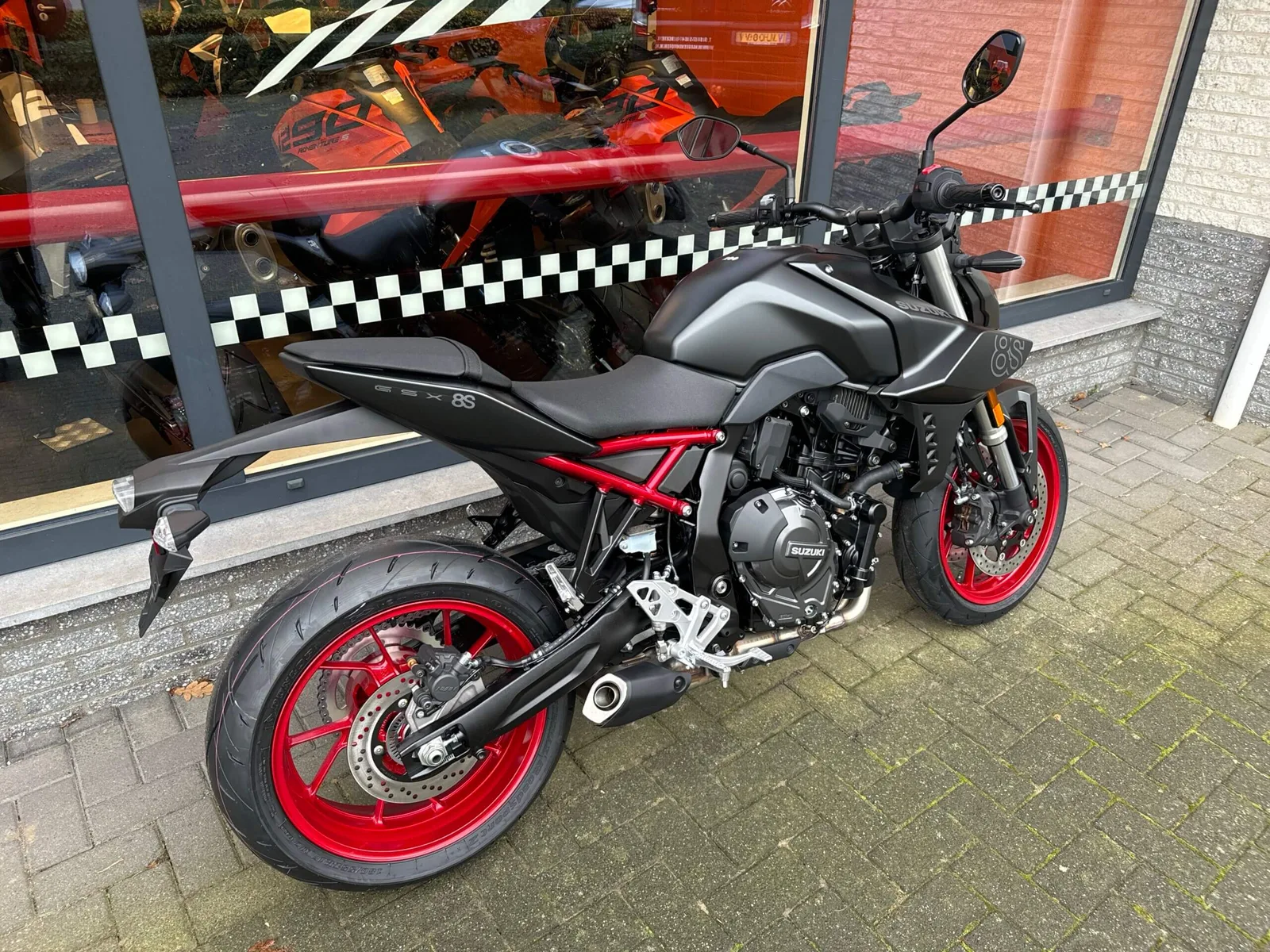 Suzuki GSX-8S (2026) — foto 1