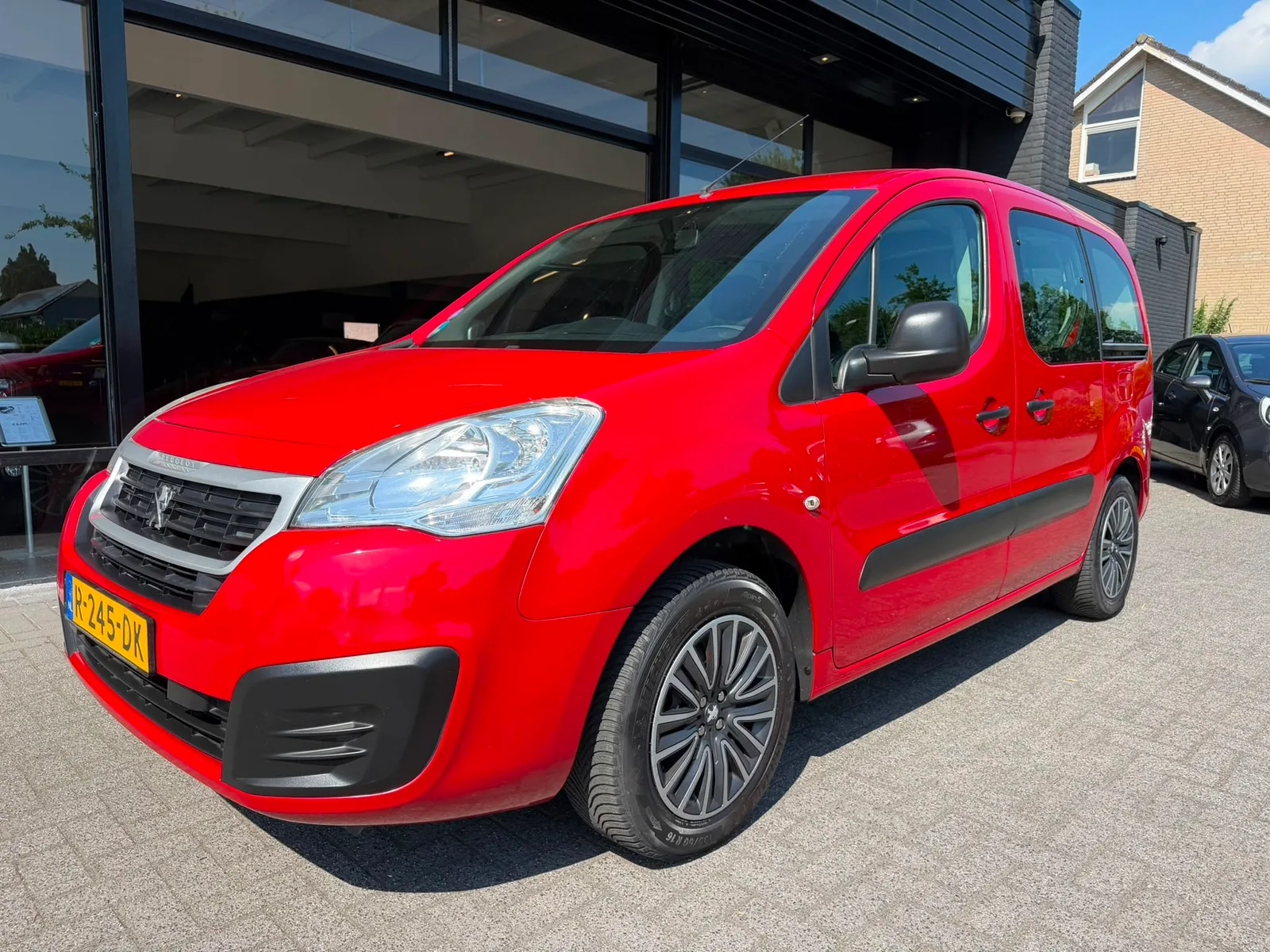 Peugeot Partner (2017) — foto 1