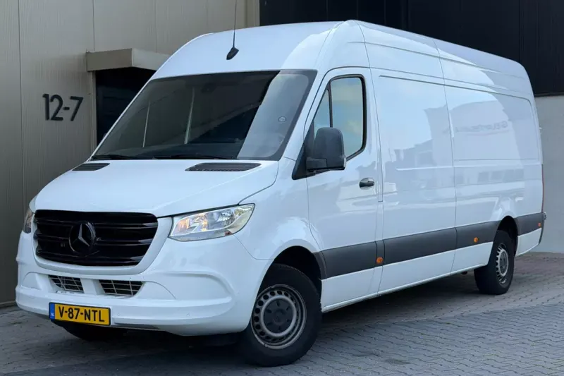 Mercedes-Benz Sprinter (2023)