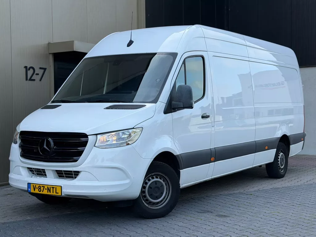 Mercedes-Benz Sprinter (2023) — foto 1