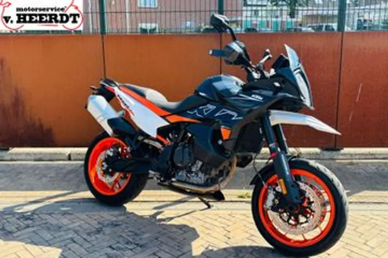 KTM 890 SMT (2023)