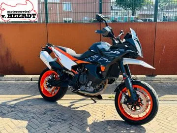 KTM 890 SMT (2023) — foto 1