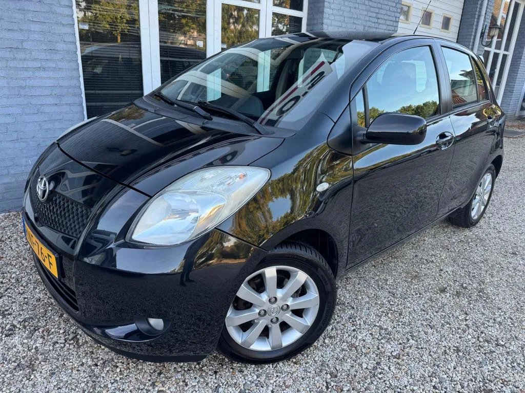 Toyota Yaris (2008) — foto 1