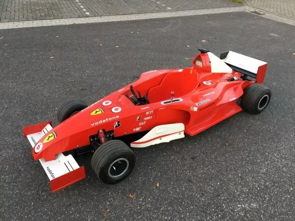 Ferrari F1 Formule 1 wagen Benzine (2004) — foto 1