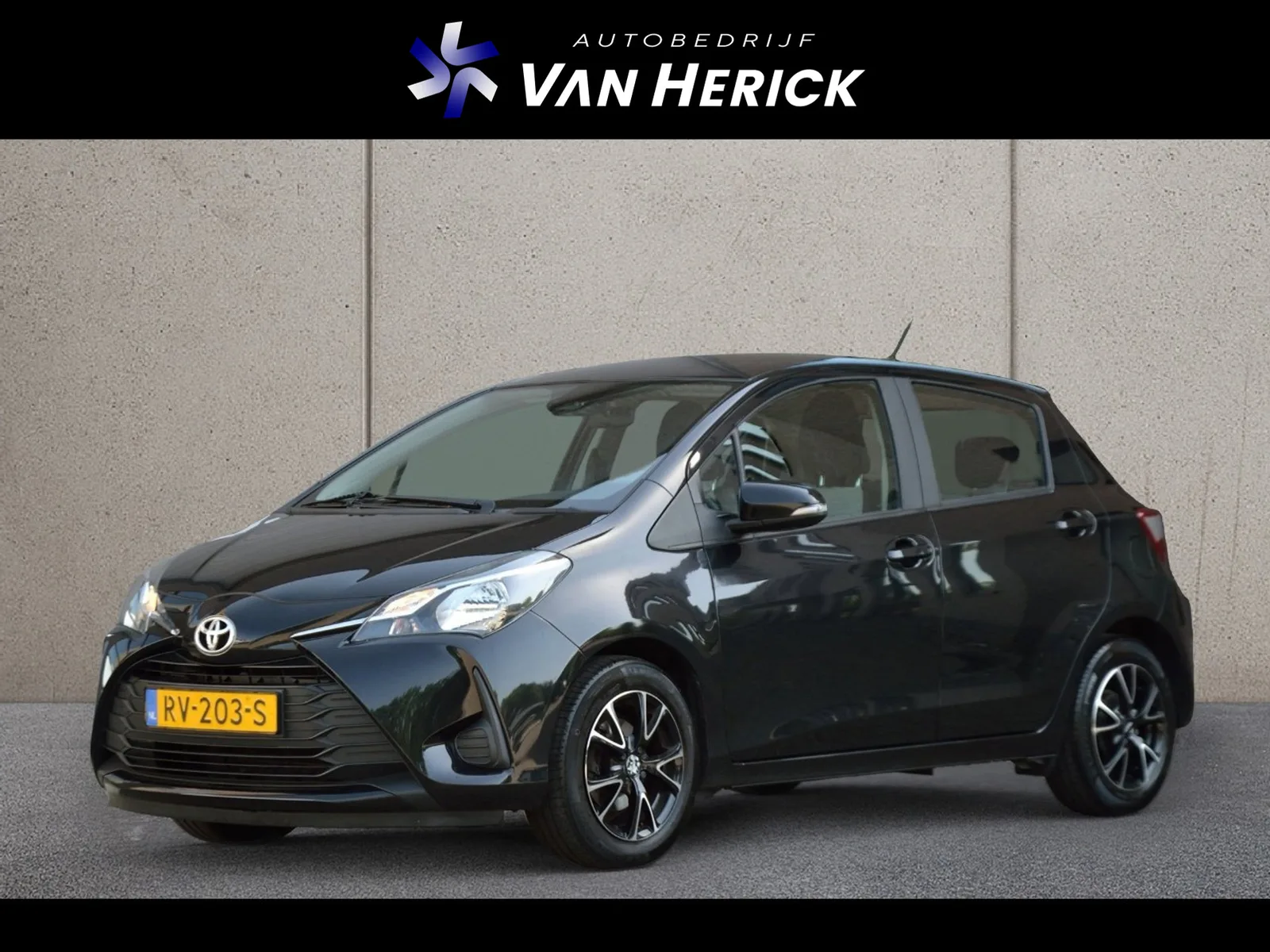 Toyota Yaris (2018) — foto 1