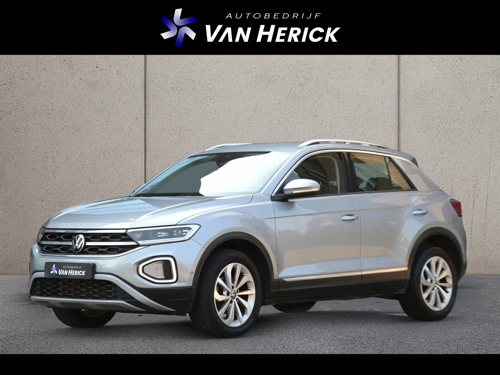 Volkswagen T-Roc (2023) — foto 1