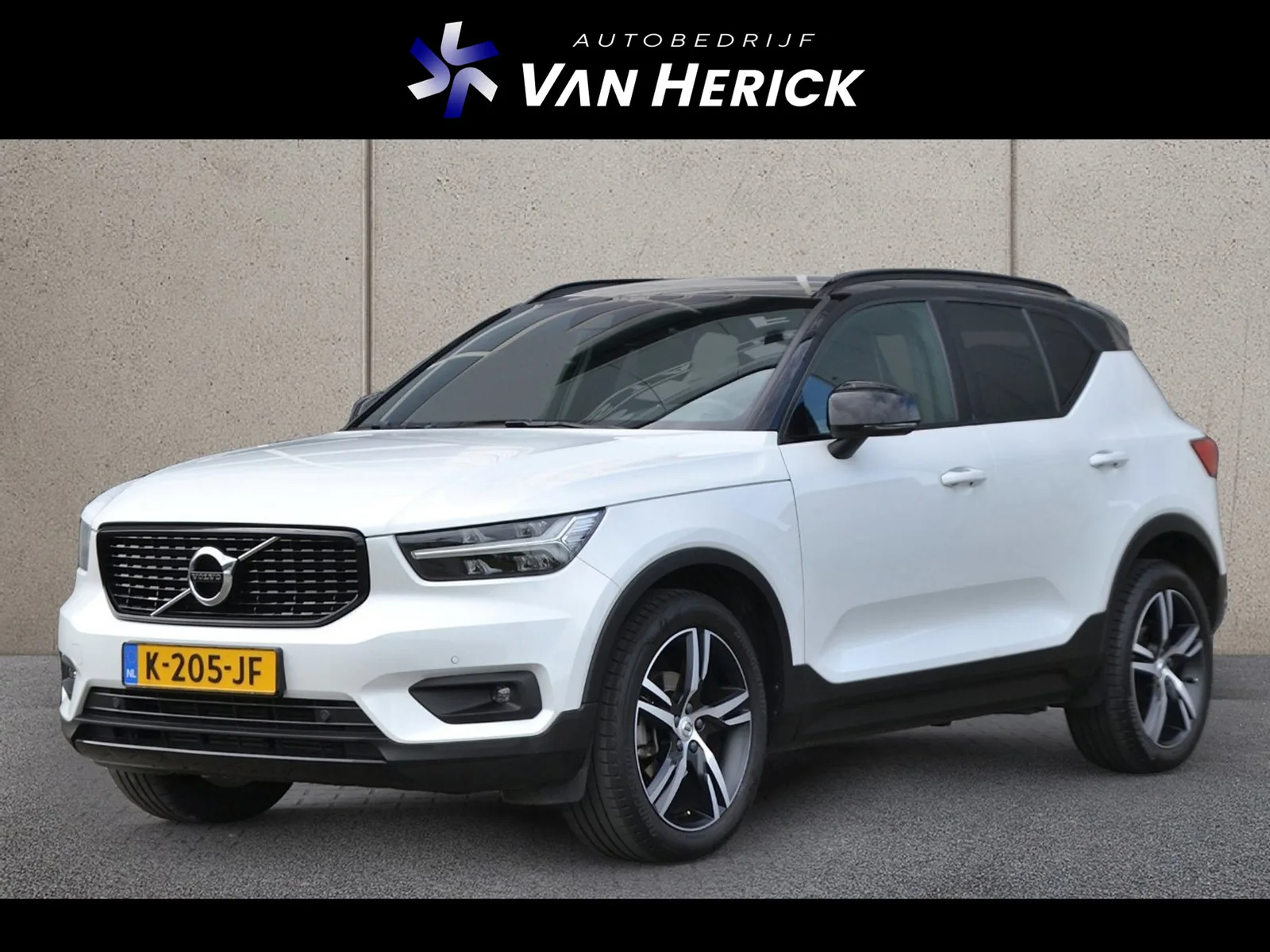 Volvo XC40 (2021) — foto 1