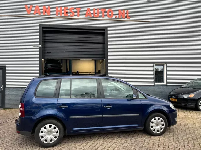 Volkswagen Touran (2008) — foto 1