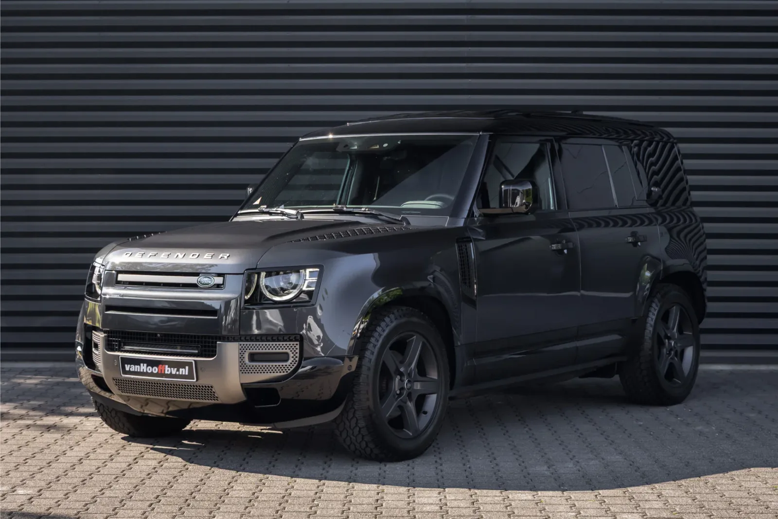 Land Rover Defender (2024) — foto 1