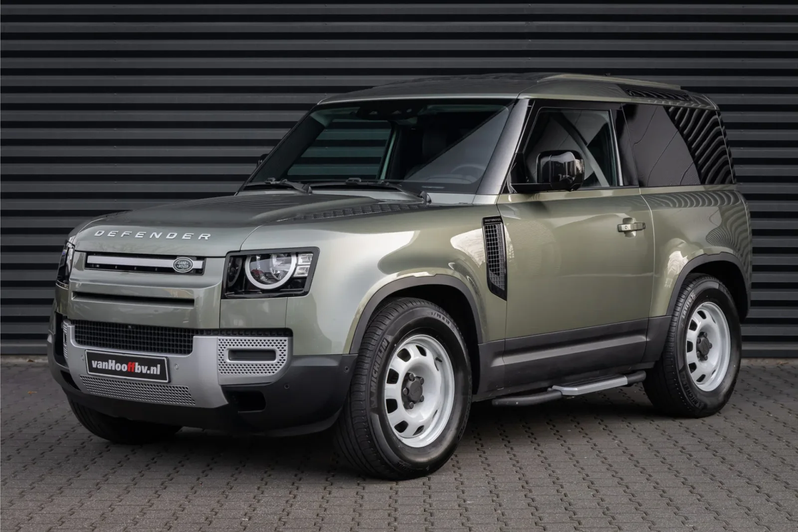 Land Rover Defender (2023) — foto 1