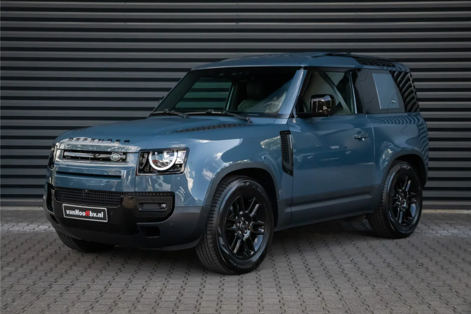 Land Rover Defender (2024) — foto 1