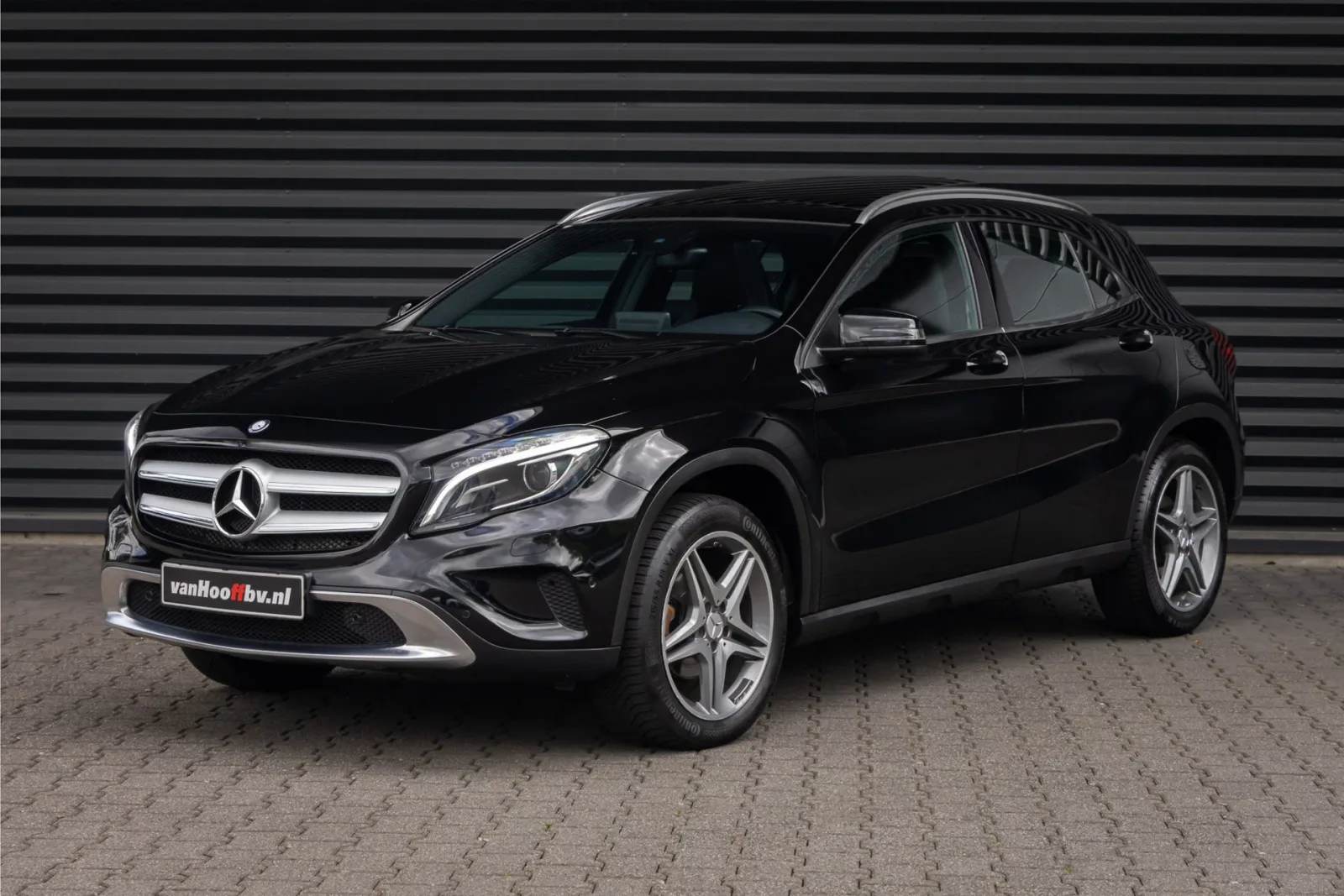 Mercedes-Benz GLA (2017) — foto 1
