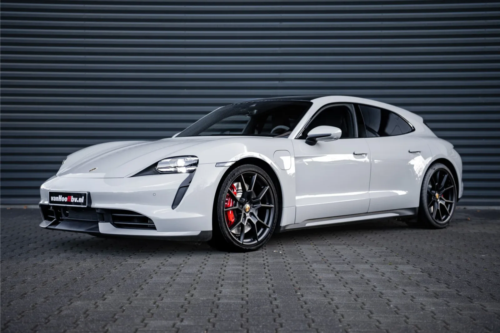 Porsche Taycan (2022) — foto 1