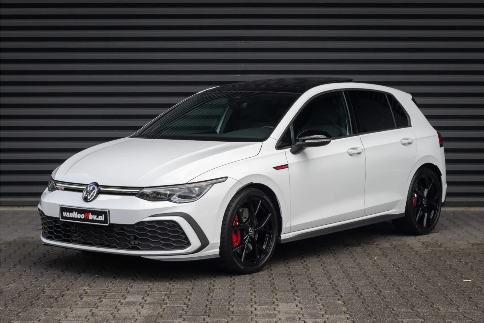 Volkswagen Golf (2022) — foto 1
