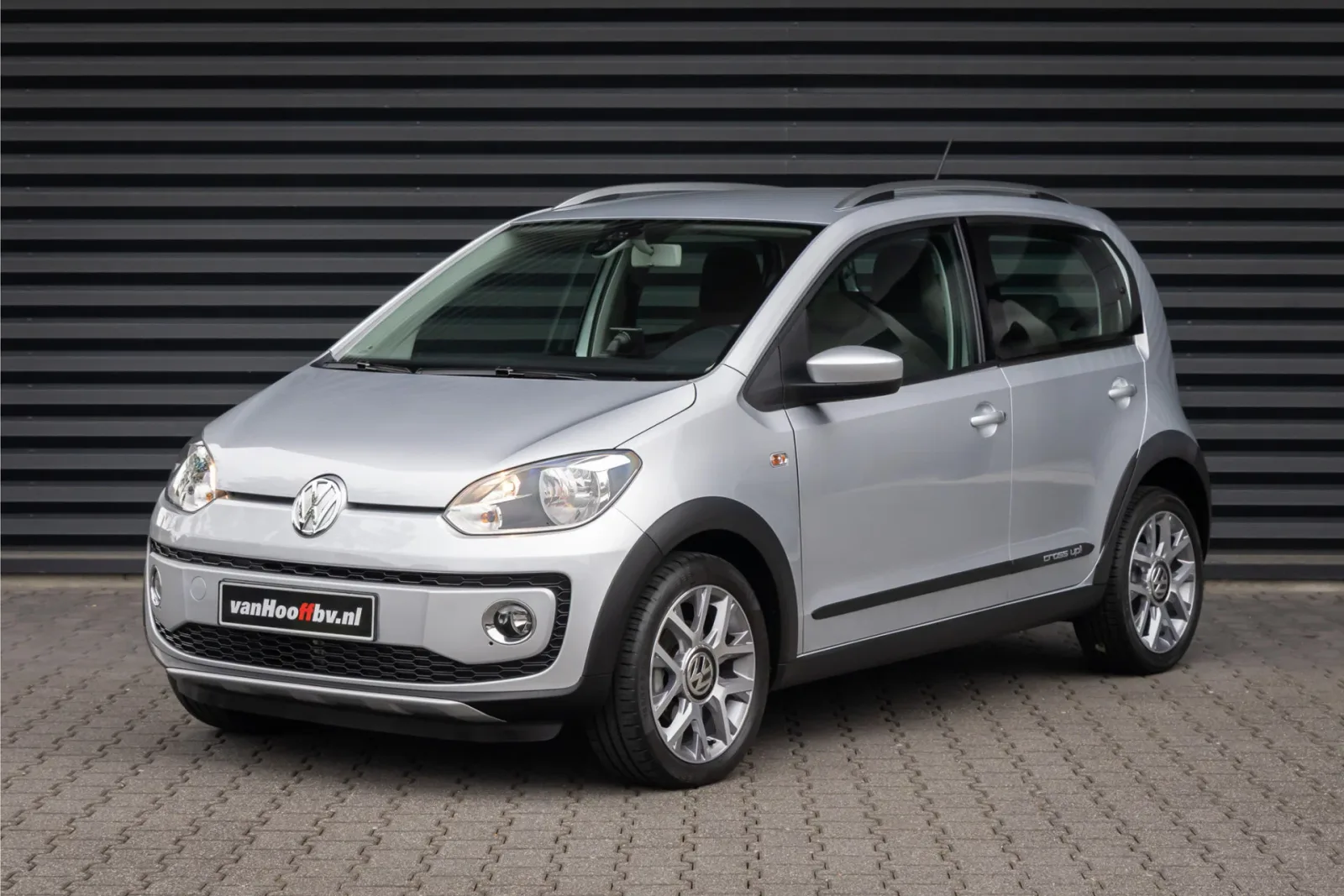 Volkswagen Up! (2016) — foto 1