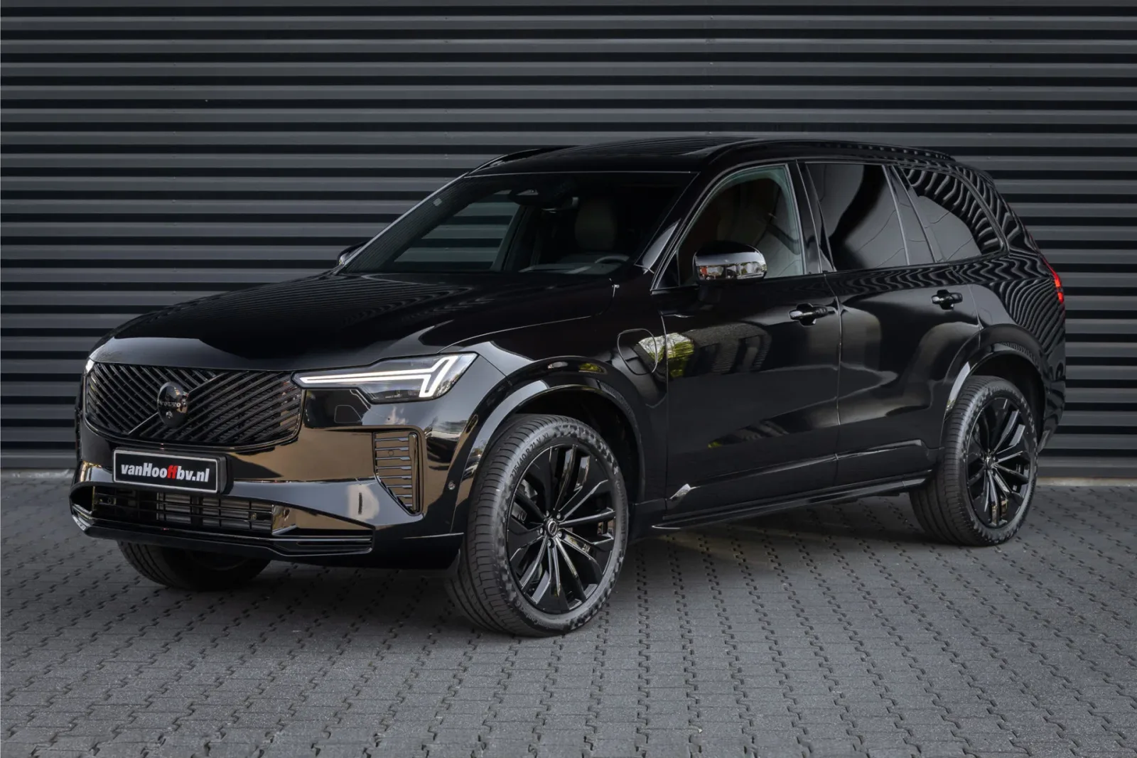 Volvo XC90 (2025) — foto 1