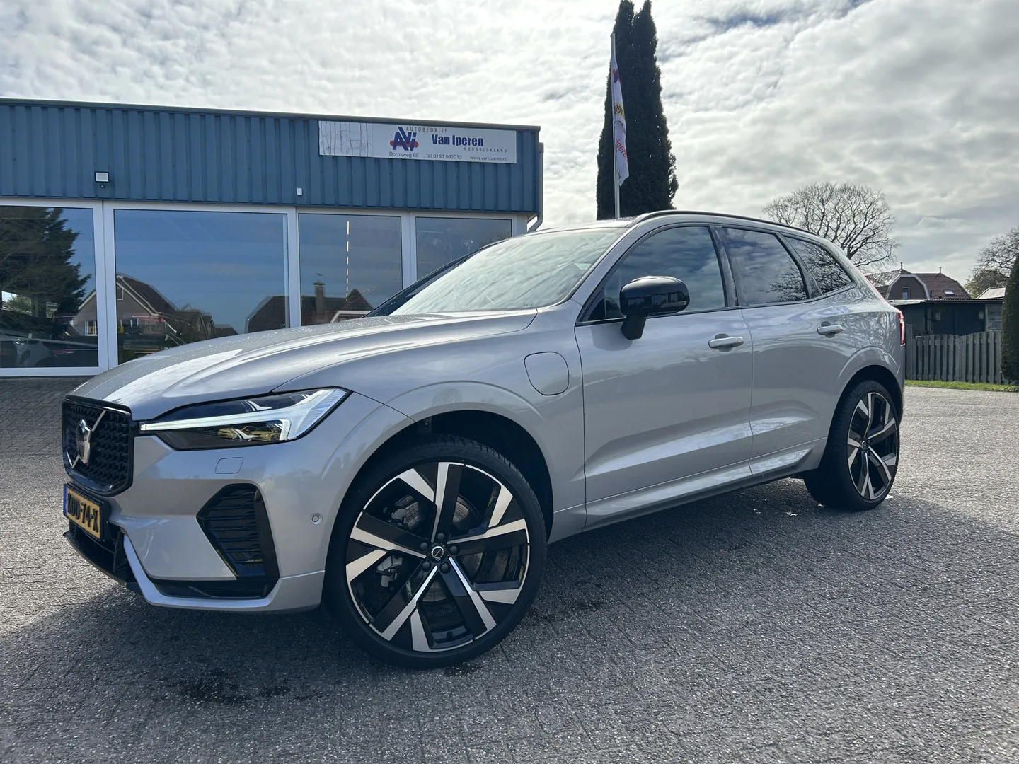 Volvo XC60 (2025) — foto 1