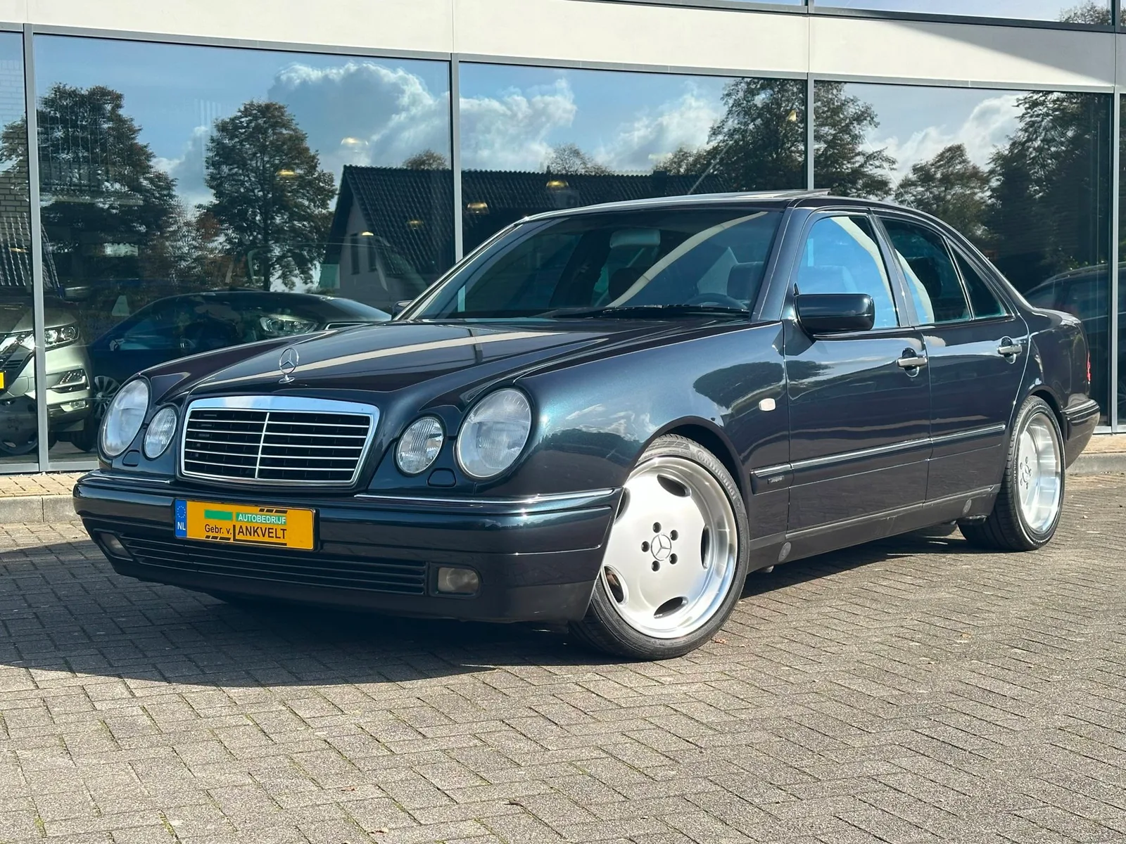 Mercedes-Benz E-Klasse (1997) — foto 1