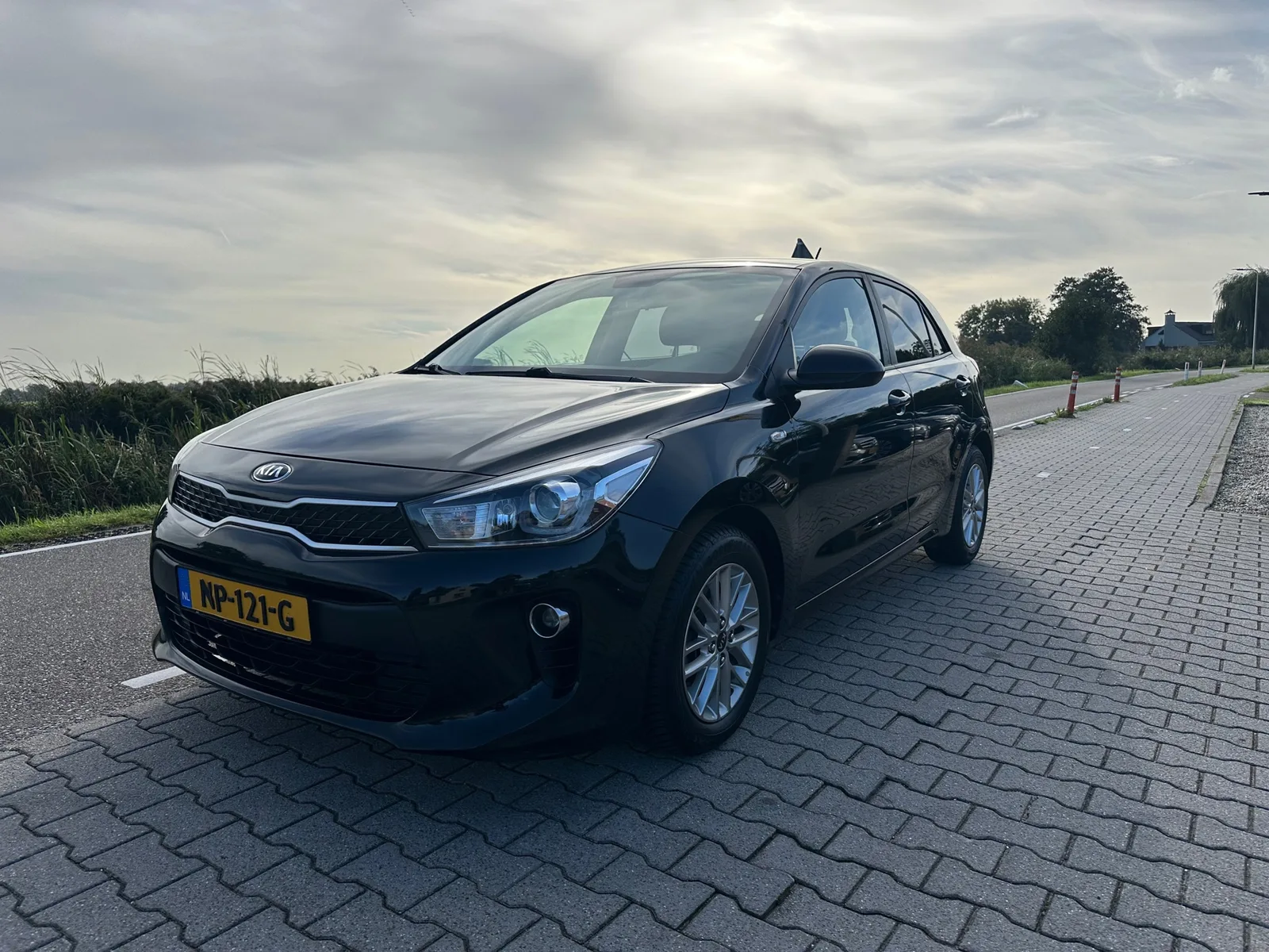 Kia Rio (2017) — foto 1