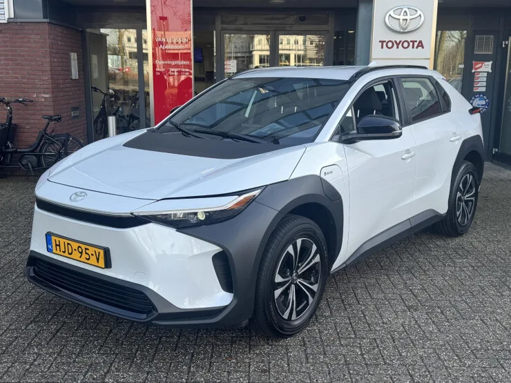 Toyota bZ4X (2025) — foto 1