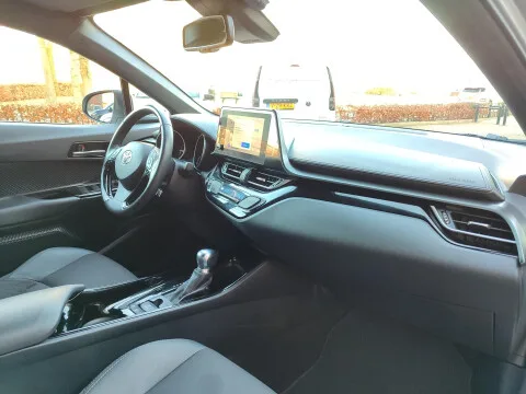 Toyota C hr (2023) — foto 1