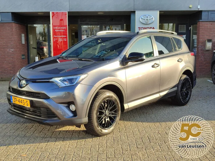 Toyota RAV4 (2018) — foto 1
